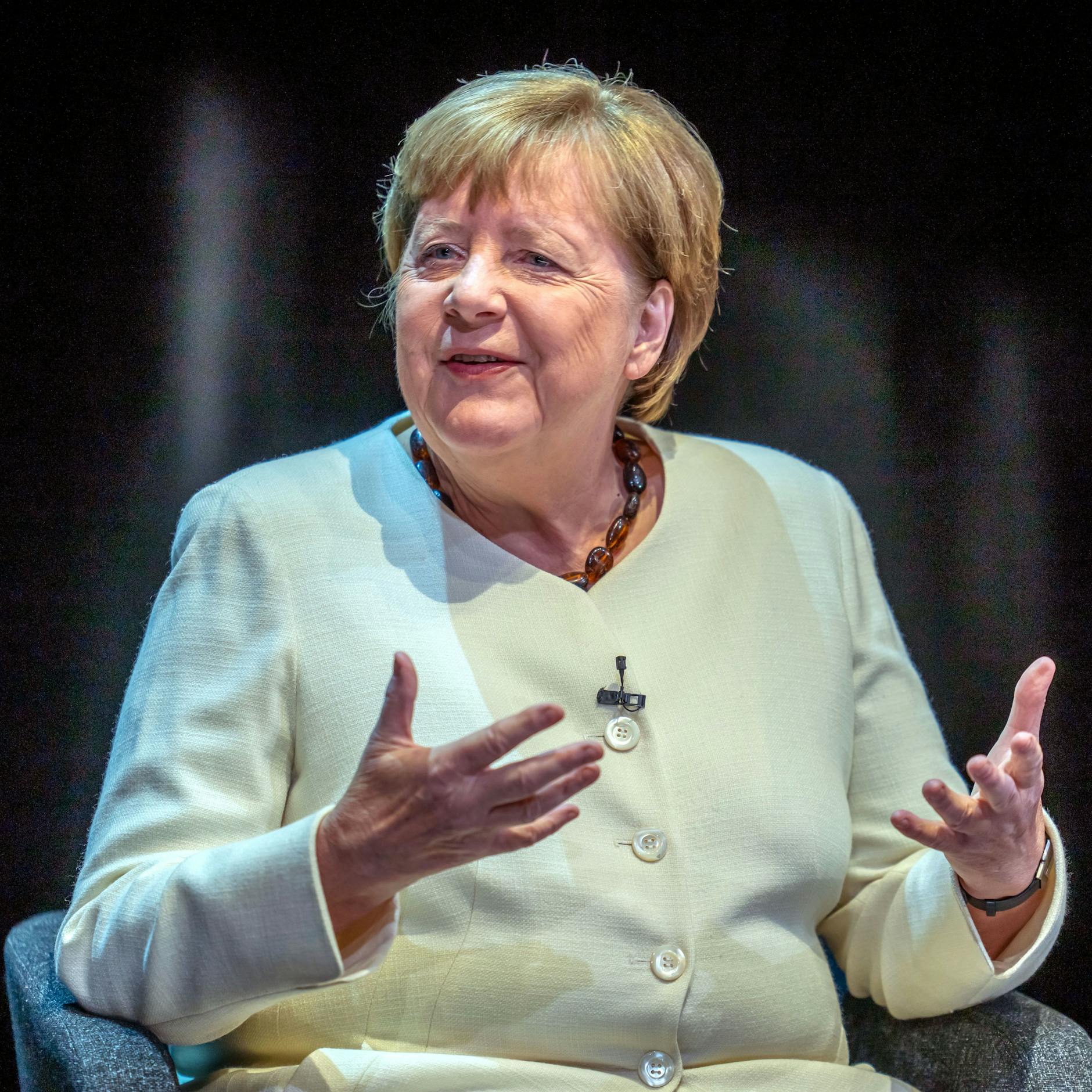 Image - Angela Merkel im Deutschen Theater Berlin: „Ist das Eingestehen von Fehlern ein Gütesiegel an sich?“