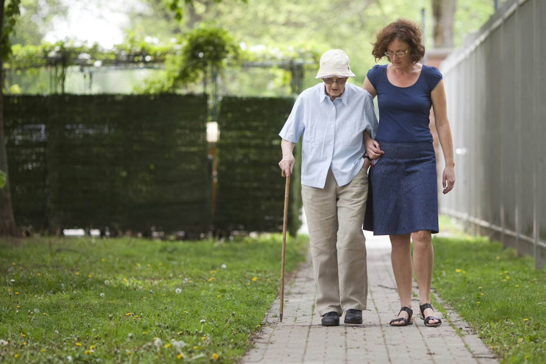 Die allermeisten Pflegebedürftigen werden auch in Deutschland von ihren Angehörigen gepflegt (Archivbild). Doch in Berlin fehlen dringend, wie überall, Einrichtungen zur Tagespflege und weitere Entlastungsangebote.