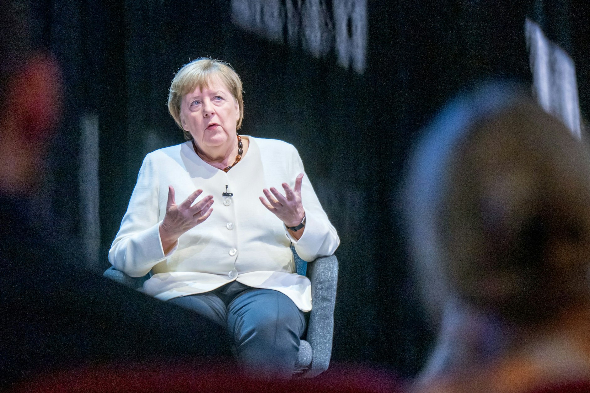 Ex-Kanzlerin Angela Merkel auf der Bühne des Deutschen Theaters bei der Vorstellung ihres Buchs „Freiheit. Erinnerungen 1954 - 2021“.