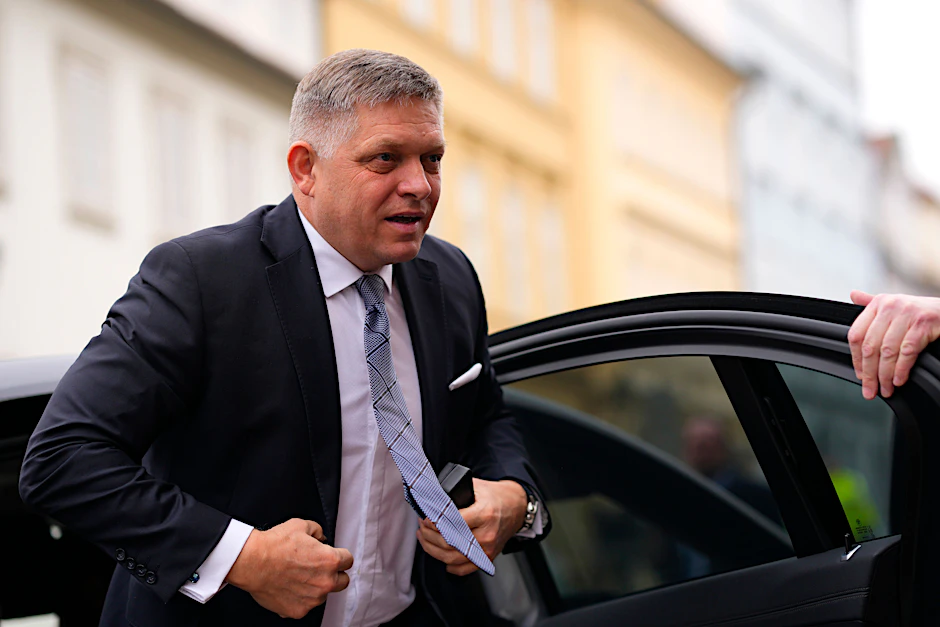 Der slowakische Ministerpräsident Robert Fico trifft zum V4-Treffen ein. Fico wünscht sich ein baldiges Ende des Krieges im Nachbarland Ukraine. 