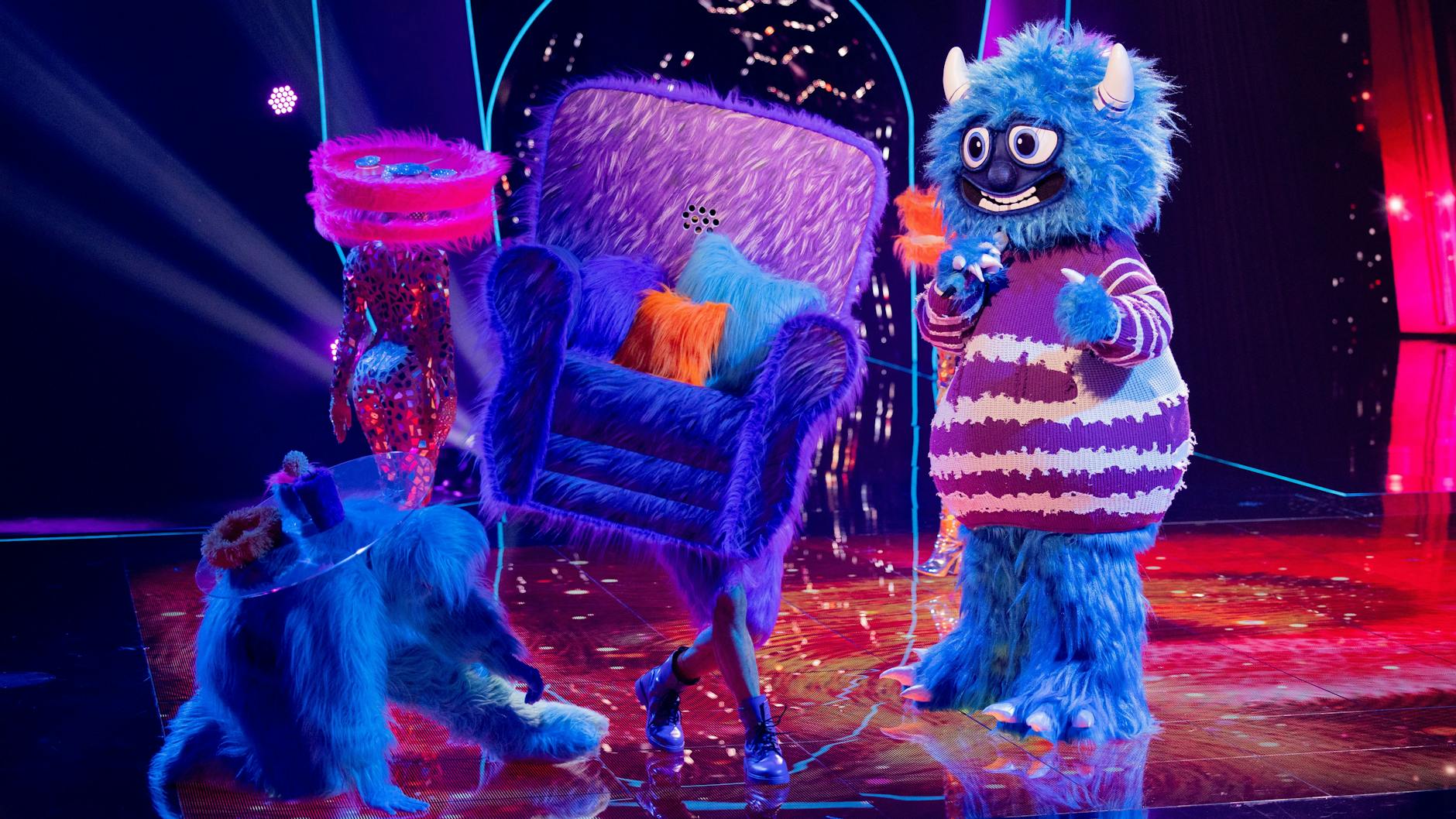 Willy W. bei seinem Auftritt auf der Bühne von „Masked Singer“. Welcher Star steckt wohl in dem putzigen Kostüm?