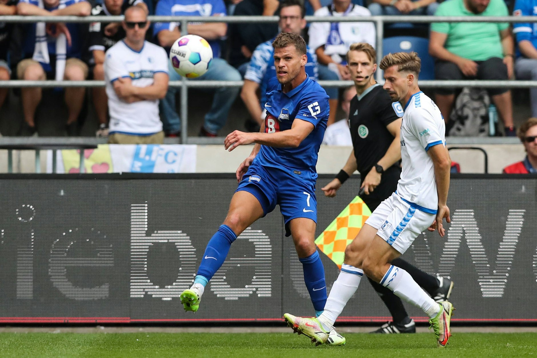 Hertha-Stürmer Florian Niederlechner will Freitag in Magdeburg sein Torkonto erhöhen.