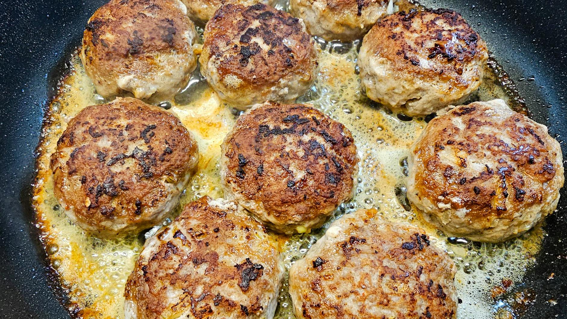 Probieren Sie das Rezept für Bouletten gleich mal aus.