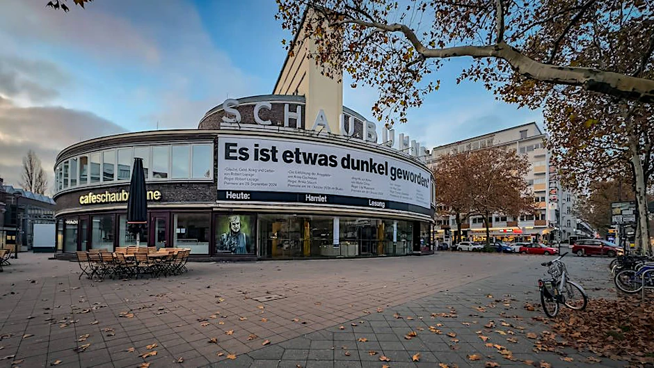 Ginge es nach unserem Autor, würde die Schaubühne bald von Rheinmetall finanziert werden.