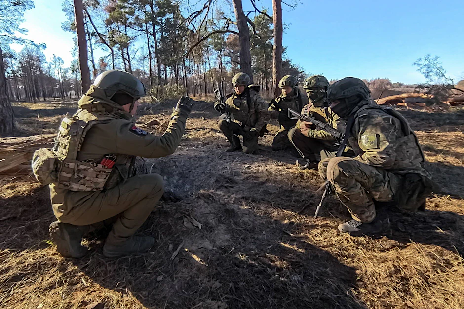 Russische Soldaten in der Region Cherson. Der Krieg in der Ukraine dauert 1010 Tage an – und verschärft sich zunehmend.