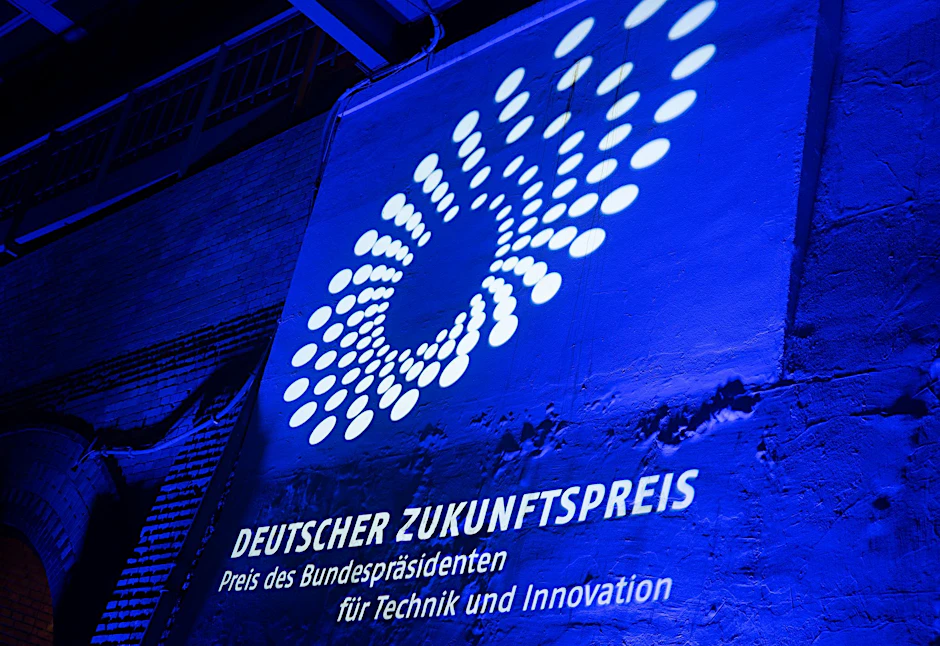 Mit dem Deutschen Zukunftspreis zeichnet der Bundespräsident Einzelpersonen oder Gruppen für eine hervorragende technische, ingenieur- oder naturwissenschaftliche Innovation aus.