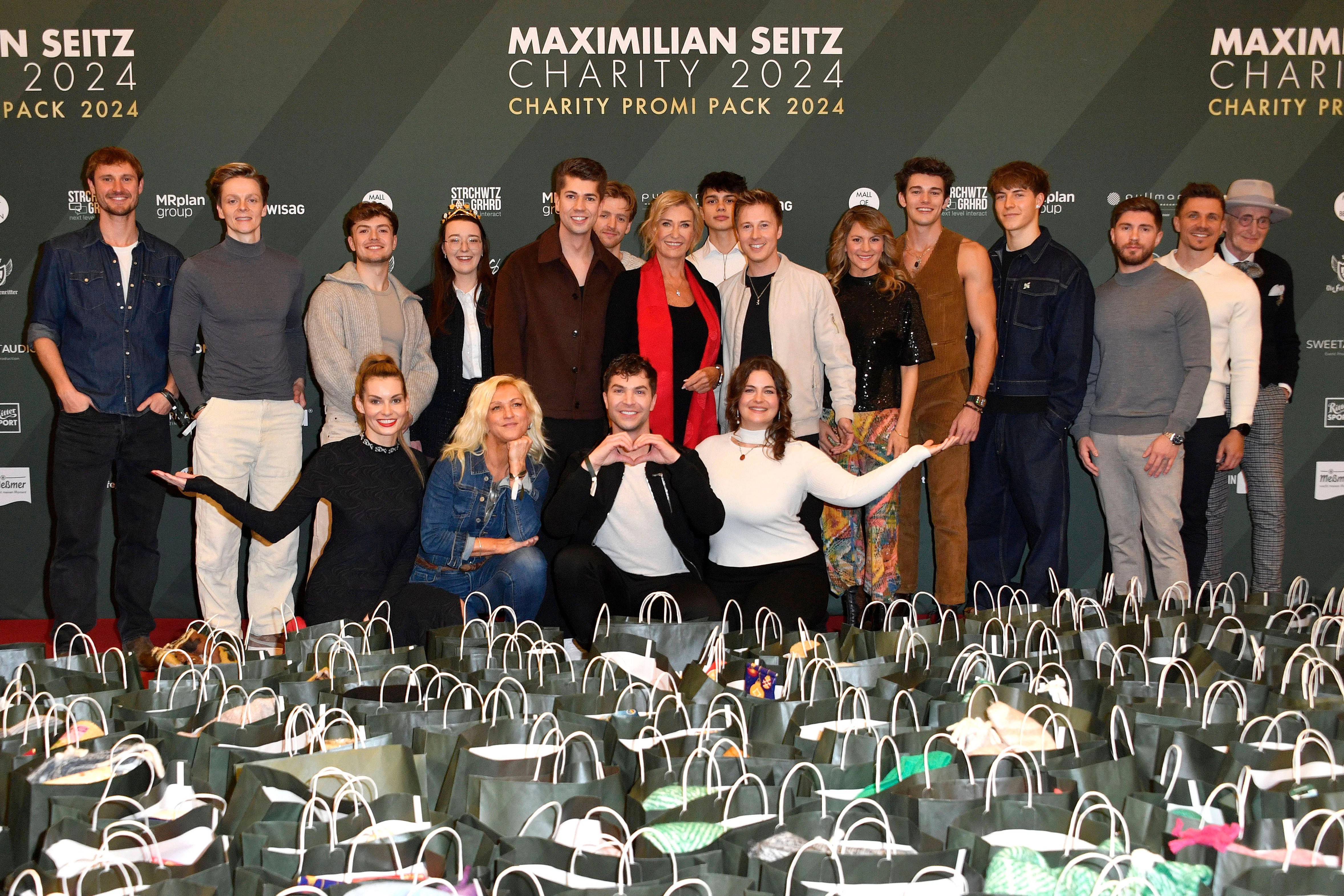 Joey Heindle mit vielen weiteren Promis beim Charity-Event von Maximilian Seitz in der Mall of Berlin.