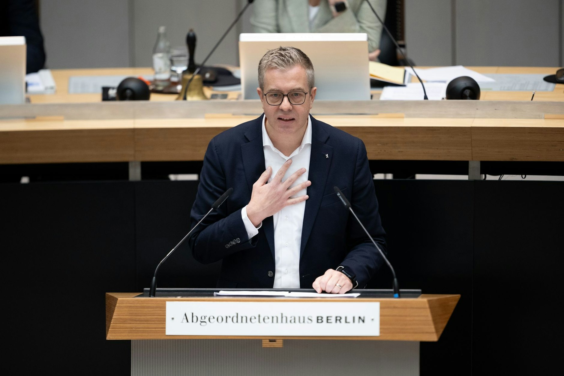 Auch der Berliner Finanzsenator Stefan Evers (CDU) nutzt das Wort Bedarfe.