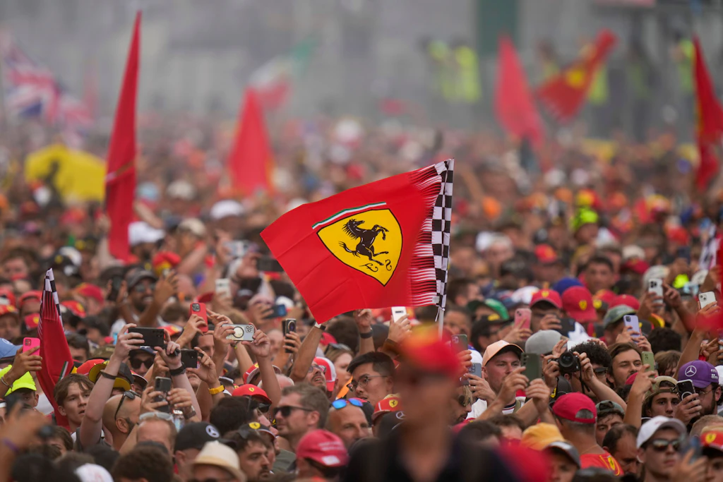 Ferrari solidarisiert sich mit Jaguar nach Trans-Kampagne: Wird das Pferd auch abgeschafft?