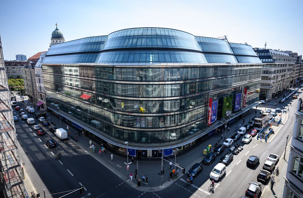 ZLB veranstaltet Protesttag in früherem Berliner Galeries Lafayette-Gebäude
