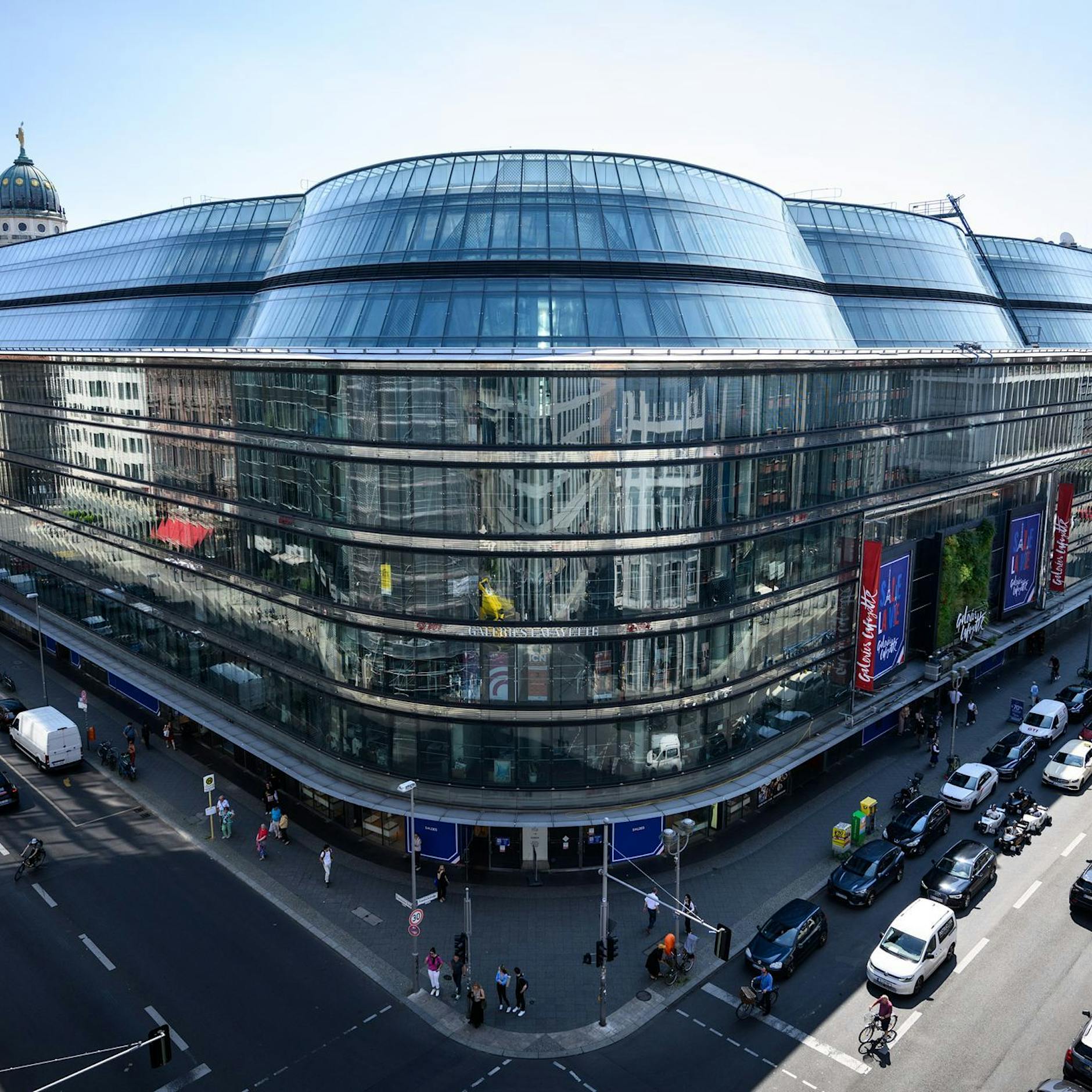ZLB veranstaltet Protesttag in früherem Berliner Galeries Lafayette-Gebäude