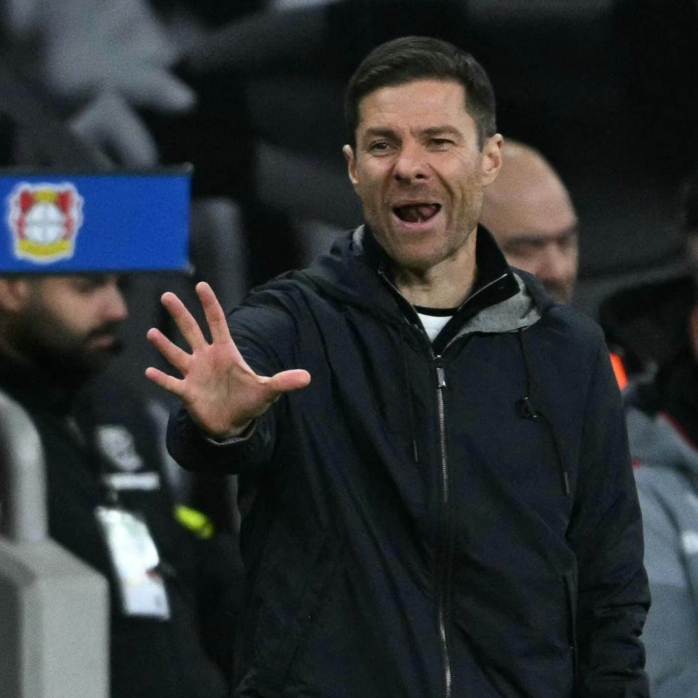 Xabi Alonso zeigt es an: Fünf Dinger macht Leverkusen gegen RB Salzburg, da kommt richtig was auf den 1. FC Union zu.