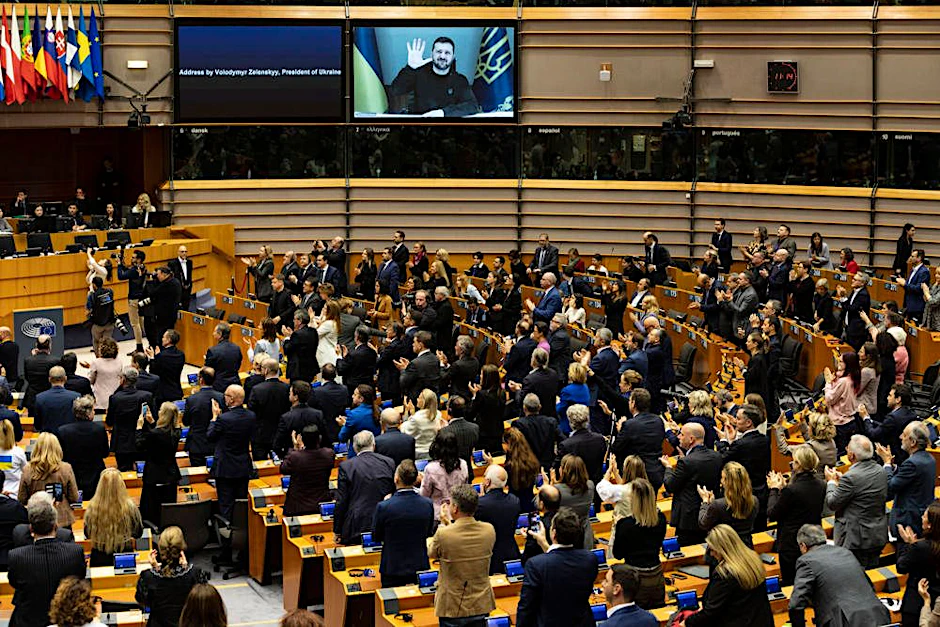 „Unerschütterliche Unterstützung der Ukraine“: Das EU-Parlament bei einer Liveschalte mit Wolodymyr Selenskyj am 19. November