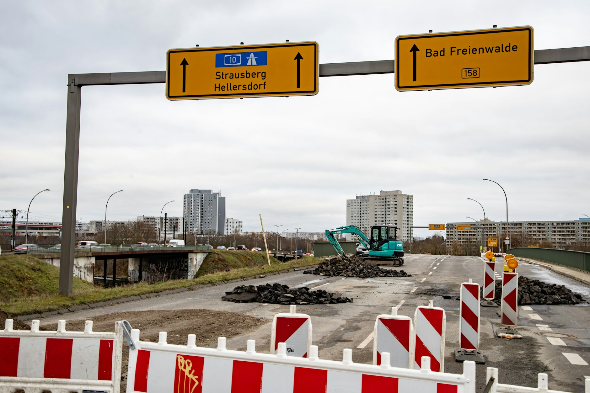 Marzahner Knoten: Die Brückenarbeiten an der Landsberger Allee dauern noch bis Jahresende.