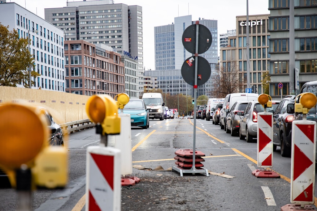 Berlin'de hafta sonu için trafik tahmini: Gösteriler nedeniyle çok sayıda yol kapatıldı