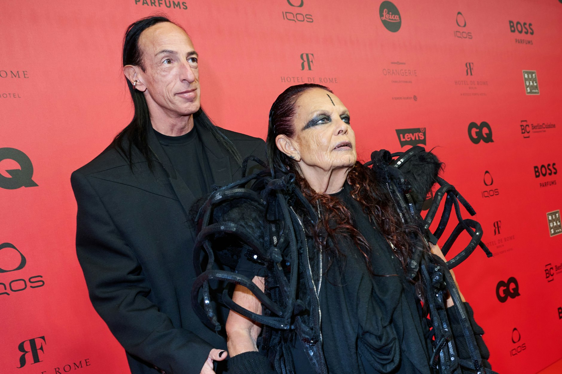 Allzeit ein guter Auftritt: Der Designer Rick Owens und seine Lebensgefährtin Michele Lamy, geehrt als „Art Icon of the Year“. Was auch immer das sein könnte.