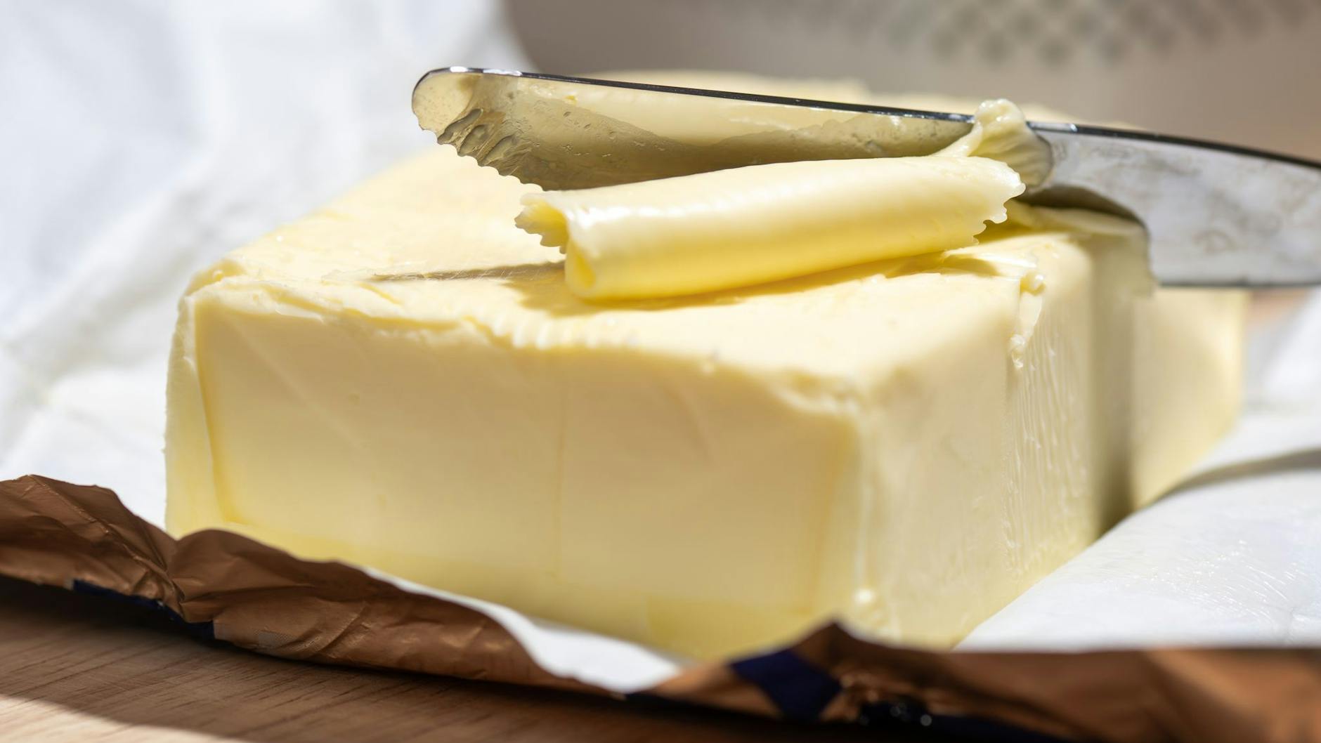 Die Butter-Preise sind explodiert, das geht in der Weihnachtsbäckerei ganz schön in Geld. Man kann Butter aber auch gut ersetzen.