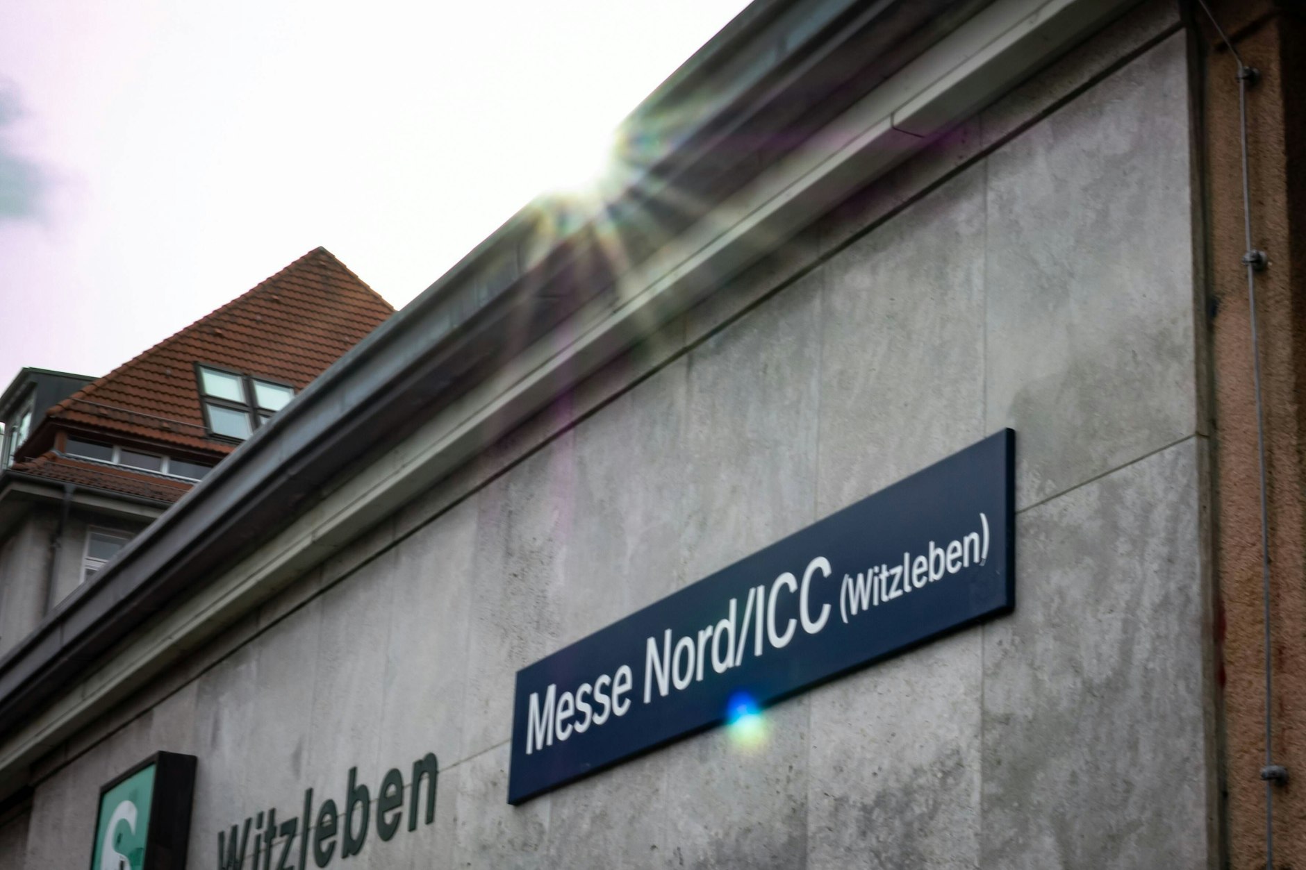 Bald sind die Namensbezeichnungen am Bahnhof Witzleben Geschichte.