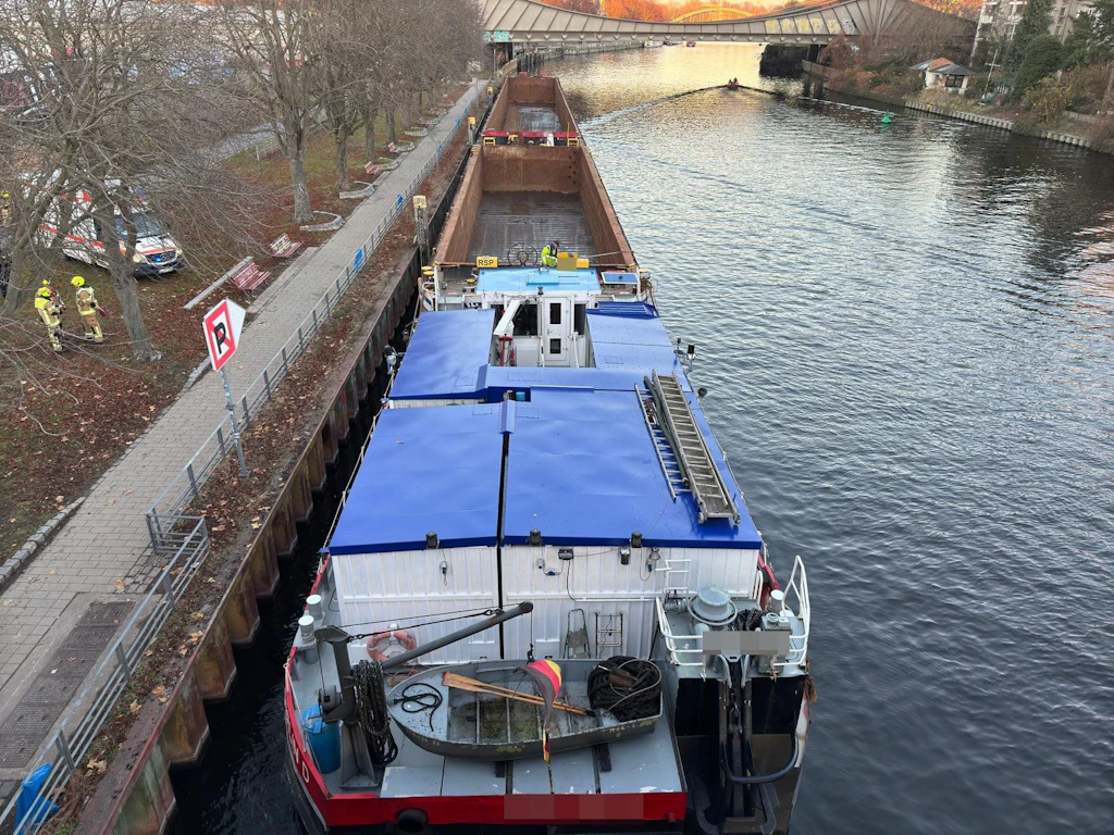 Binnenschiff kracht in Ruderboot – Frau tot!