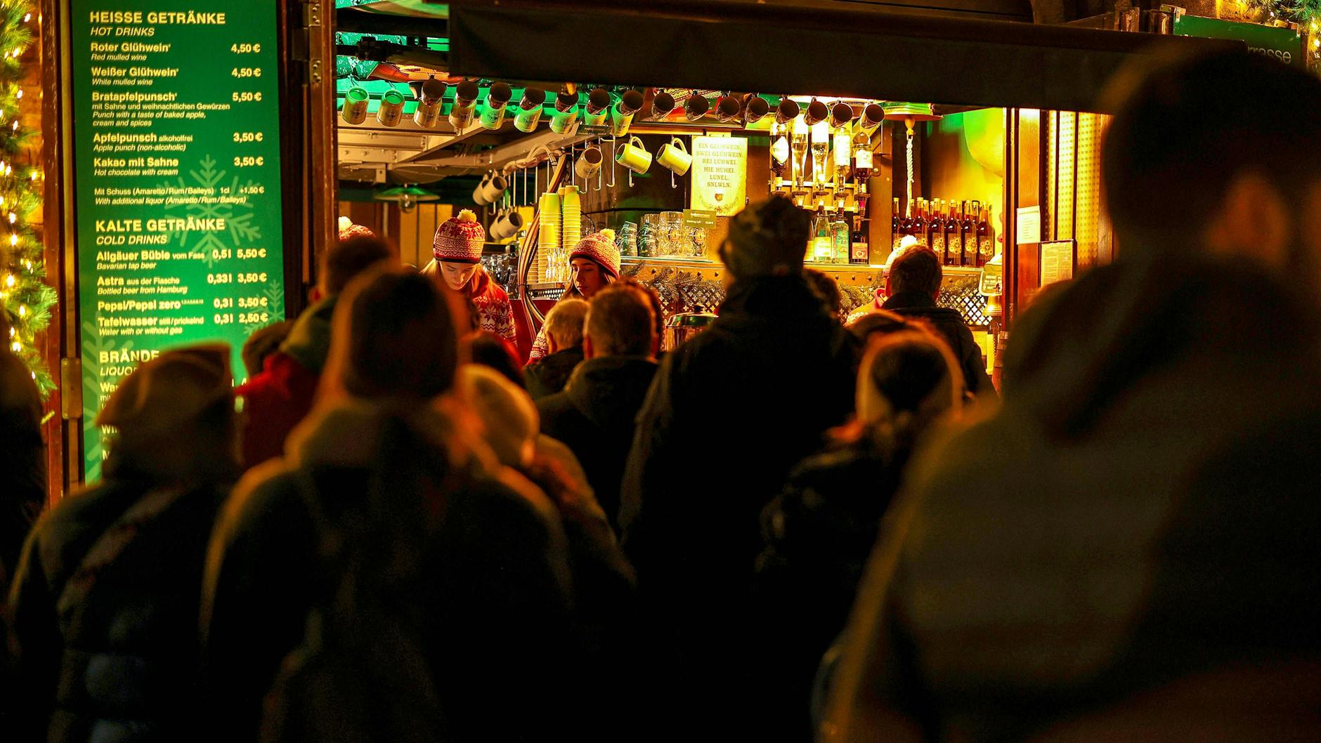 Ist die Schlange am Glühwein-Stand lang, ist das eine Indiz dafür, dass es hier gute Qualität gibt. Denn das spricht sich rum.