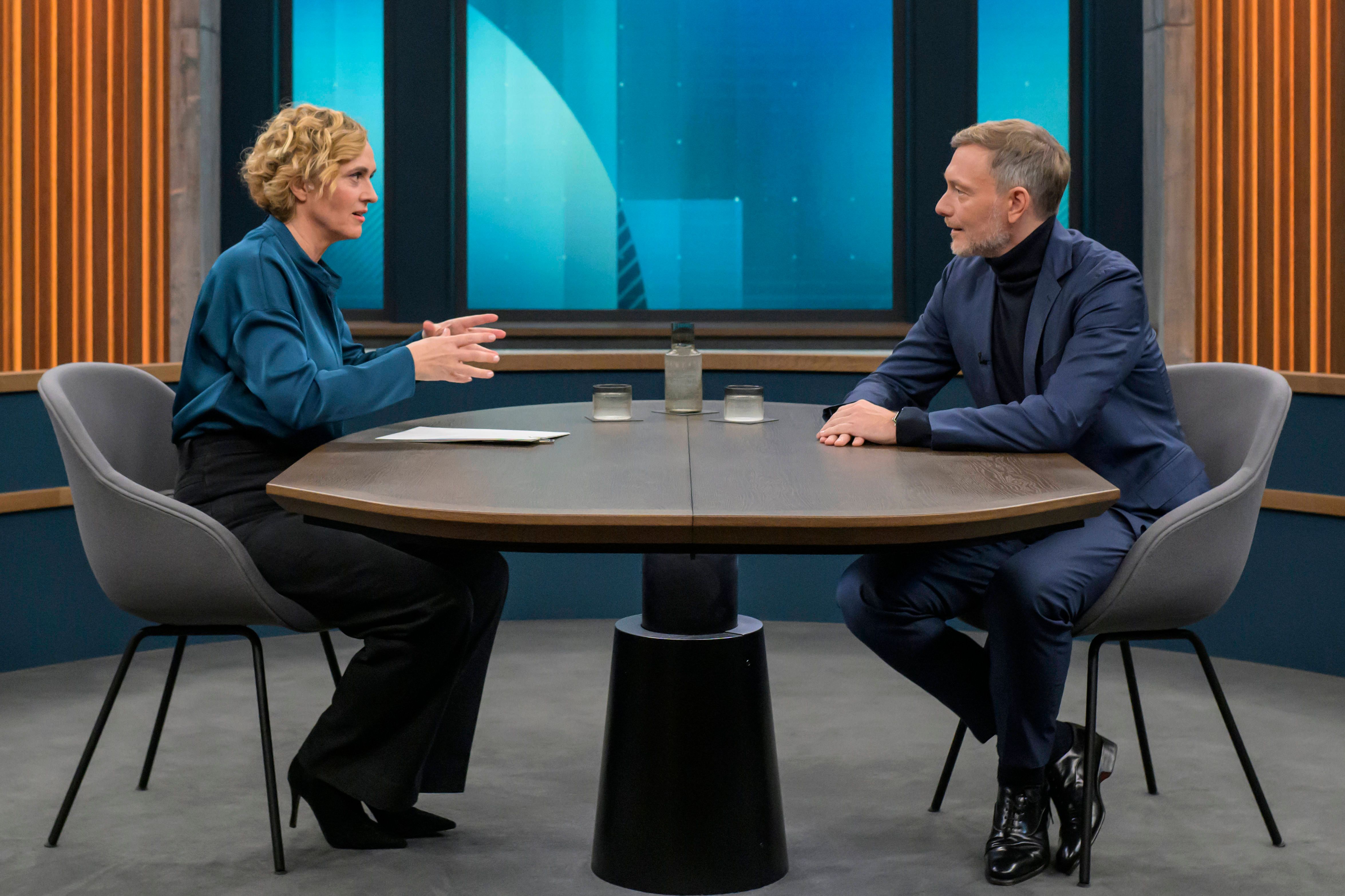 Lindner bei Miosga nach D-Day-Debakel: Plötzlich rollt die Moderatorin nur noch mit den Augen