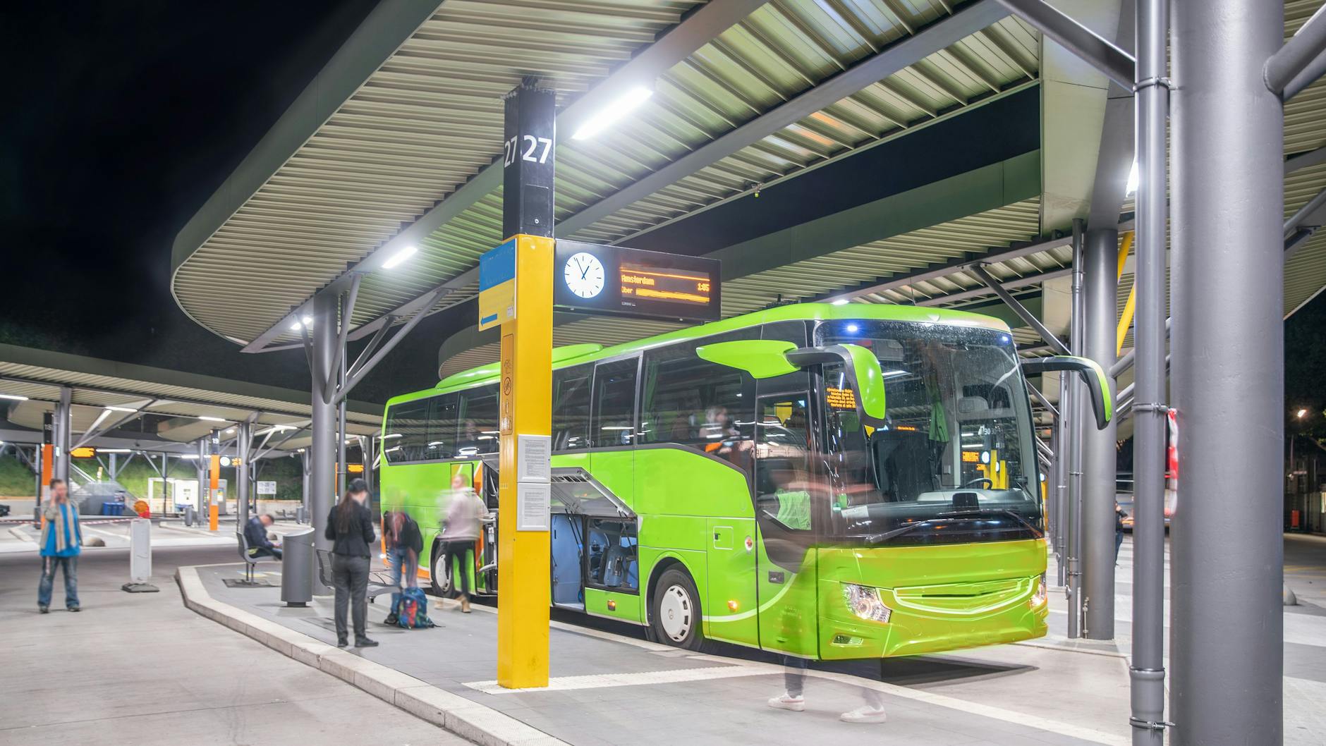Der Zentrale Omnibusbahnhof Berlin: Nach dem ZOB wird nun die S-Bahn-Station Witzleben benannt.