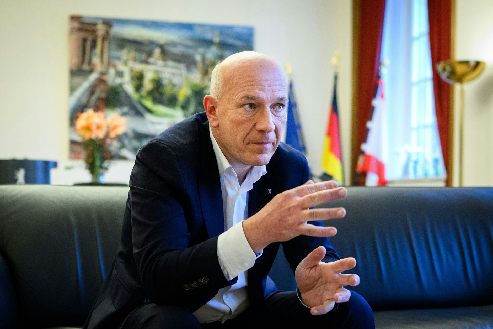 Kai Wegner (CDU), Regierender Bürgermeister von Berlin, beim Interview in seinem Büro im Roten Rathaus.