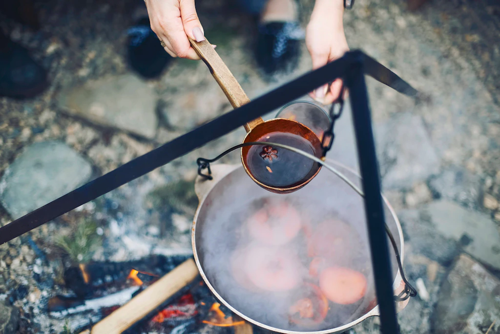 Glühwein-Rezept: Selber machen statt teuer auf Weihnachtsmarkt trinken