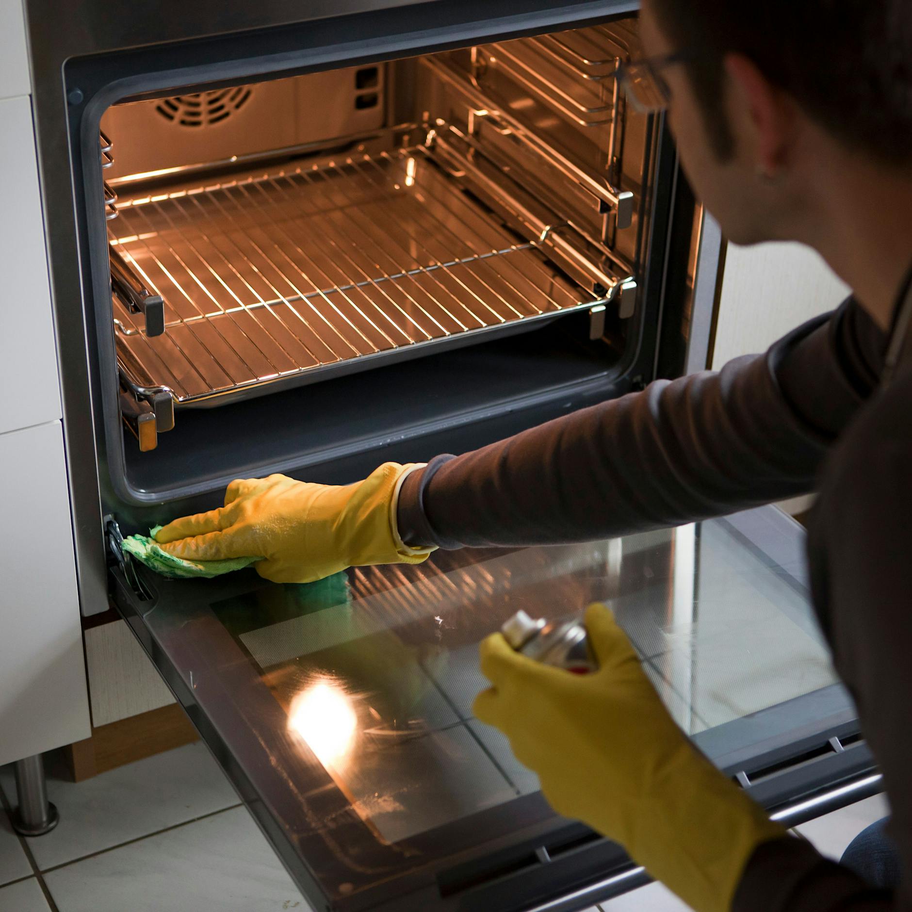 Der Backpulver-Trick: So reinigen Sie Ihren Backofen einfach und schnell!