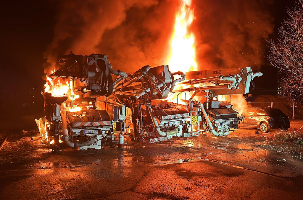 Zündeten Chaoten 17 Lkw in Marzahn und Lichtenberg an?