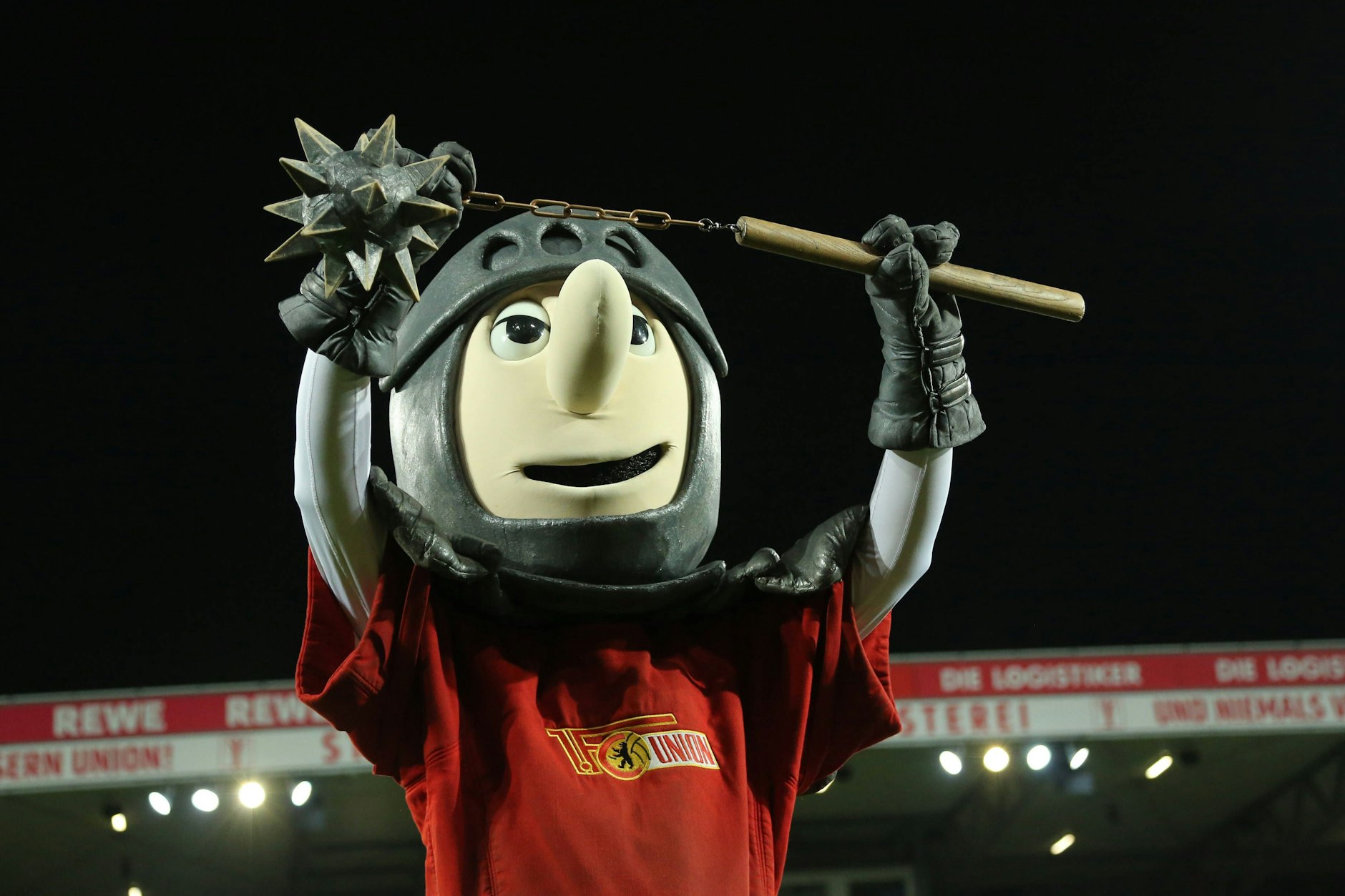 Union Berlins Maskottchen Ritter Keule war Bestandteil einer Show von Jan Böhmermann.