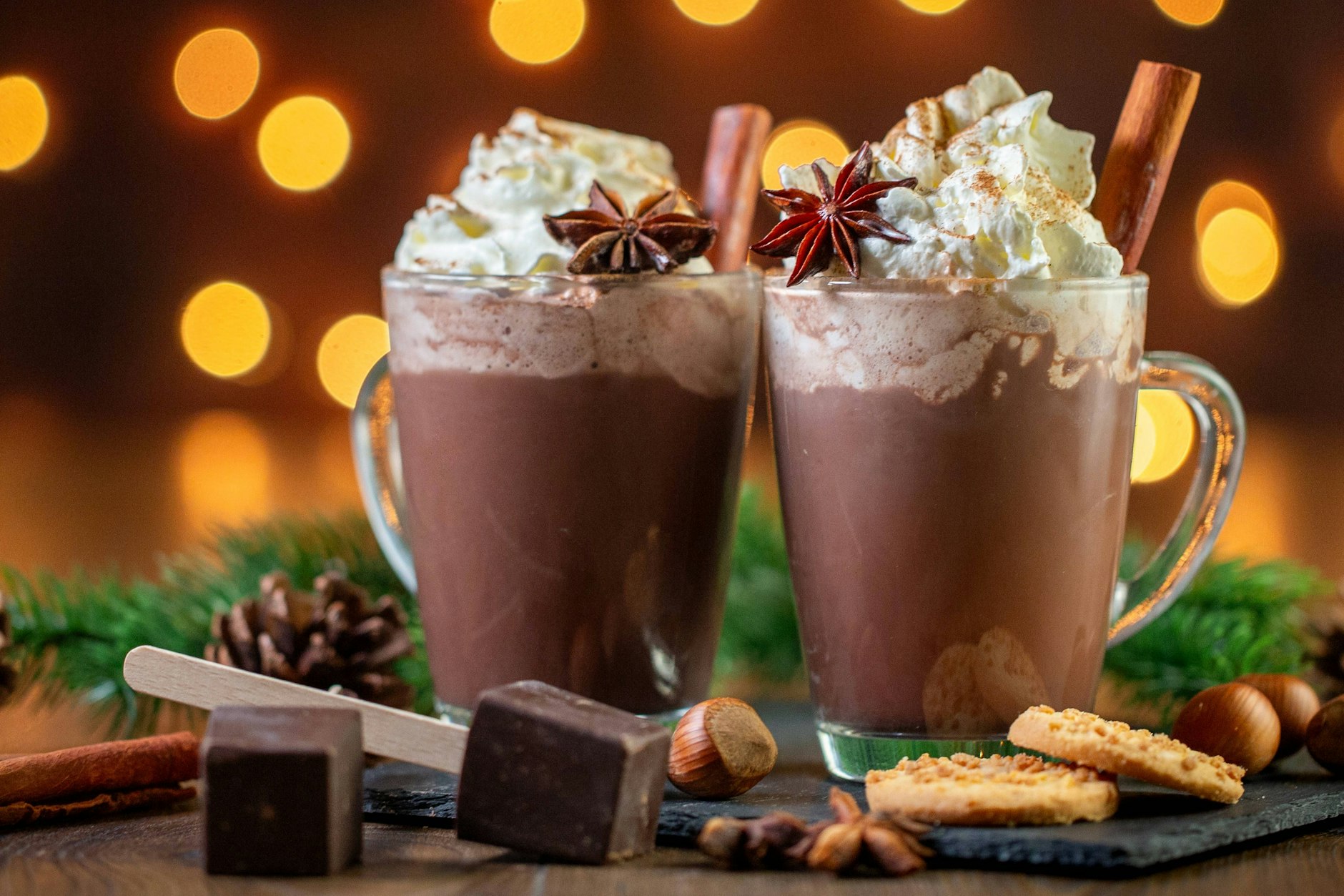 Im Winter geht nichts über eine heiße Schokolade mit Rum, die auf dem Weihnachtsmarkt oft als Lumumba angeboten wird. Ist diese Bezeichnung rassistisch?