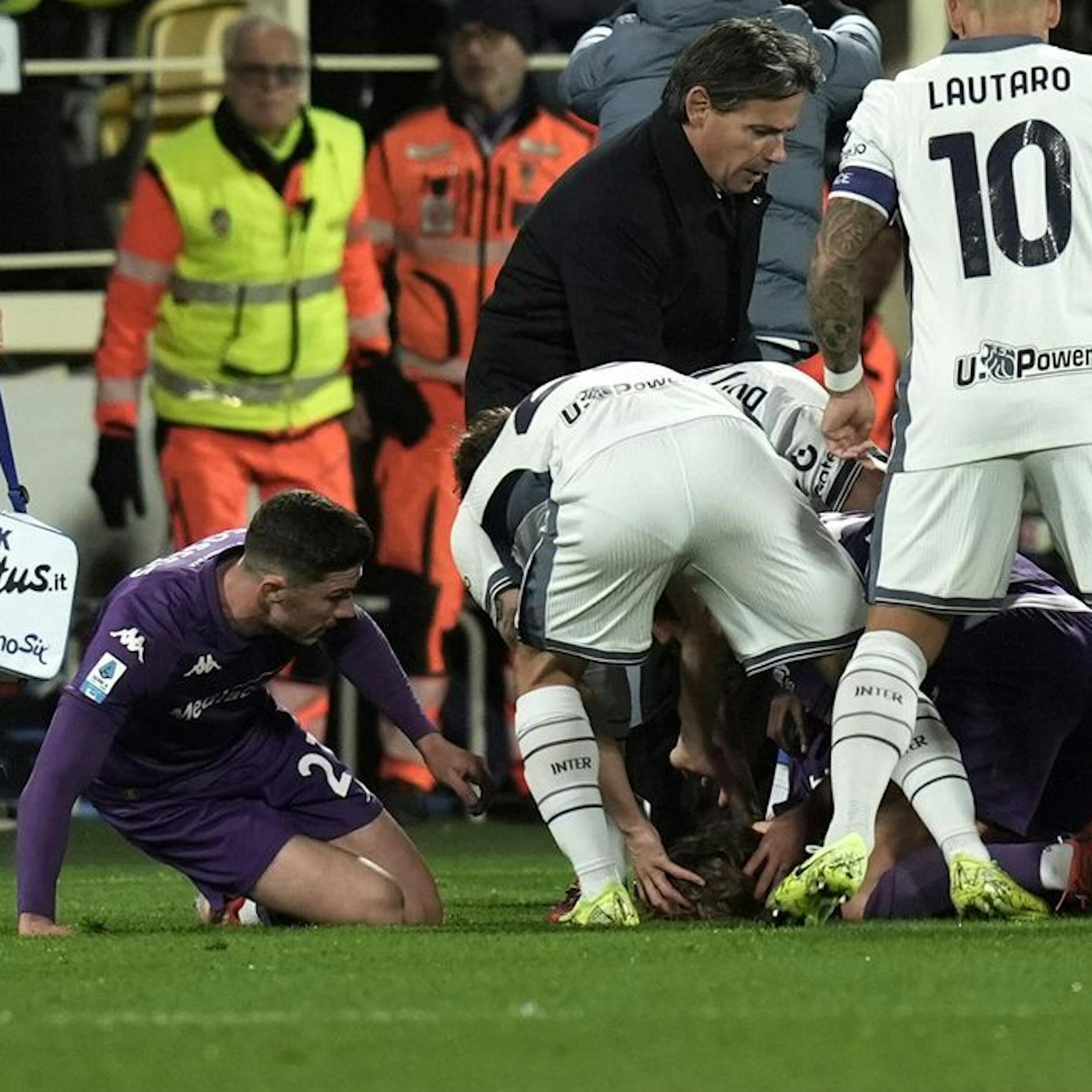 Schock für Ex-Unioner Robin Gosens: Mitspieler kollabiert im Spiel – Intensivstation!