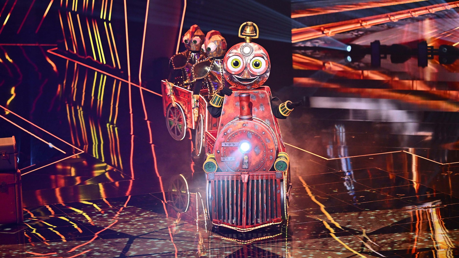 Die Lokomotive bei Masked Singer soll angeblich eine berühmte Schlagersängerin sein - auch einige Indizien sprechen dafür.