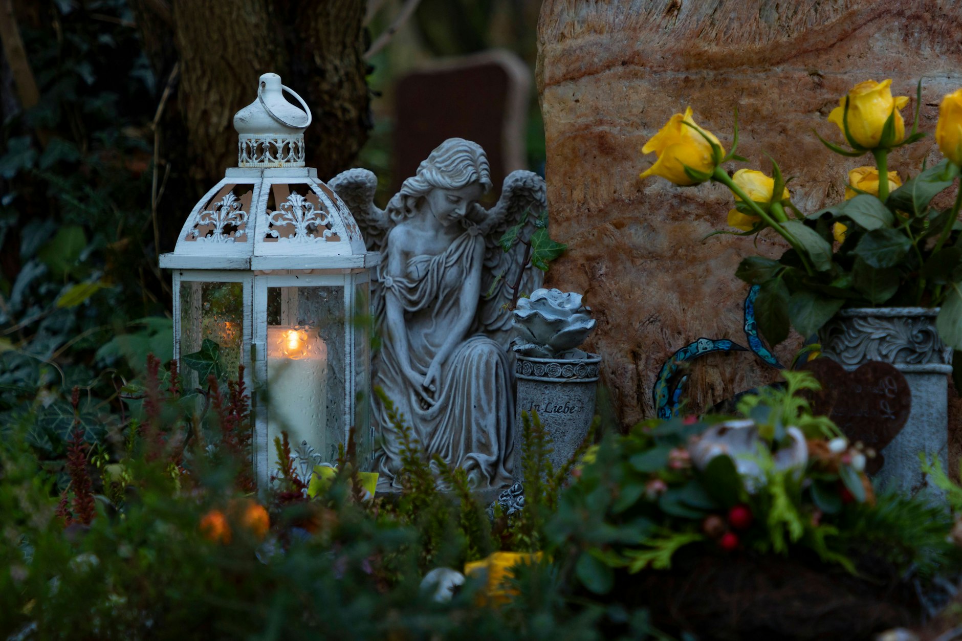 Viele Berlinerinnen und Berliner finden auf einem der Friedhöfe der Stadt die letzte Ruhe.