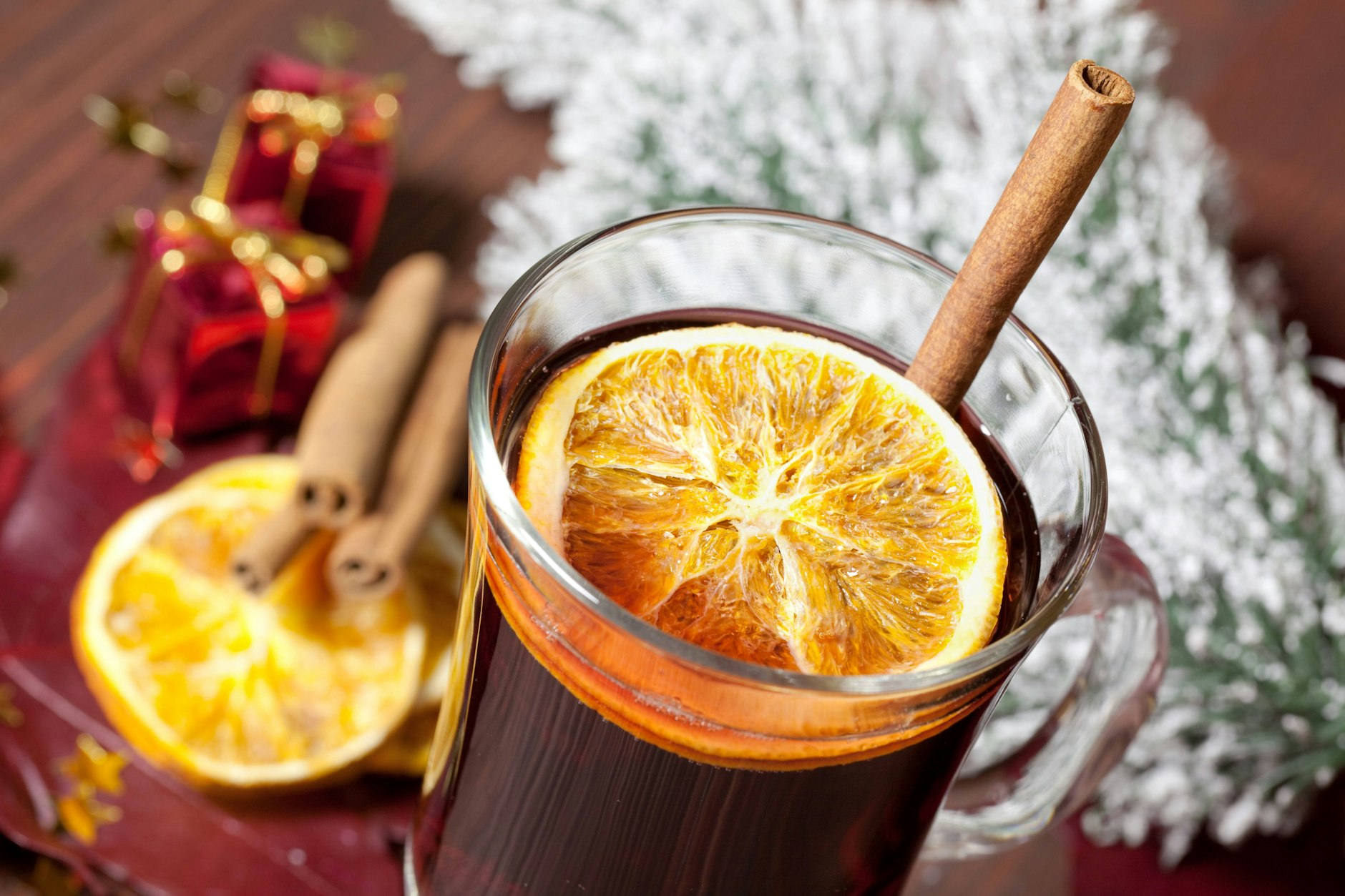 Das Rezept für Kinderpunsch ist der perfekte alkoholfreie Winterdrink. 
