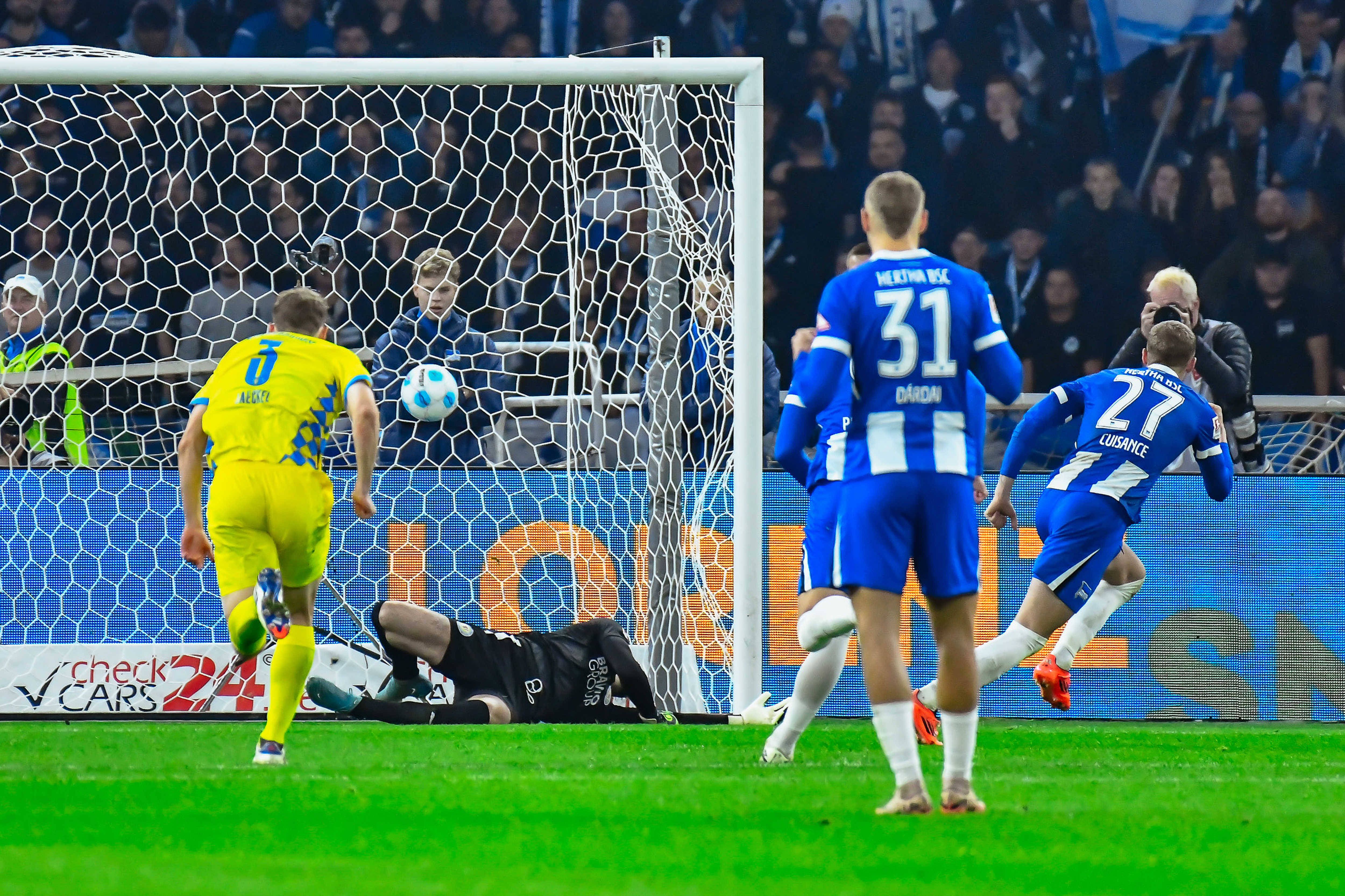 Pokalspiel in Köln: Das macht Hertha BSC dann so nebenbei