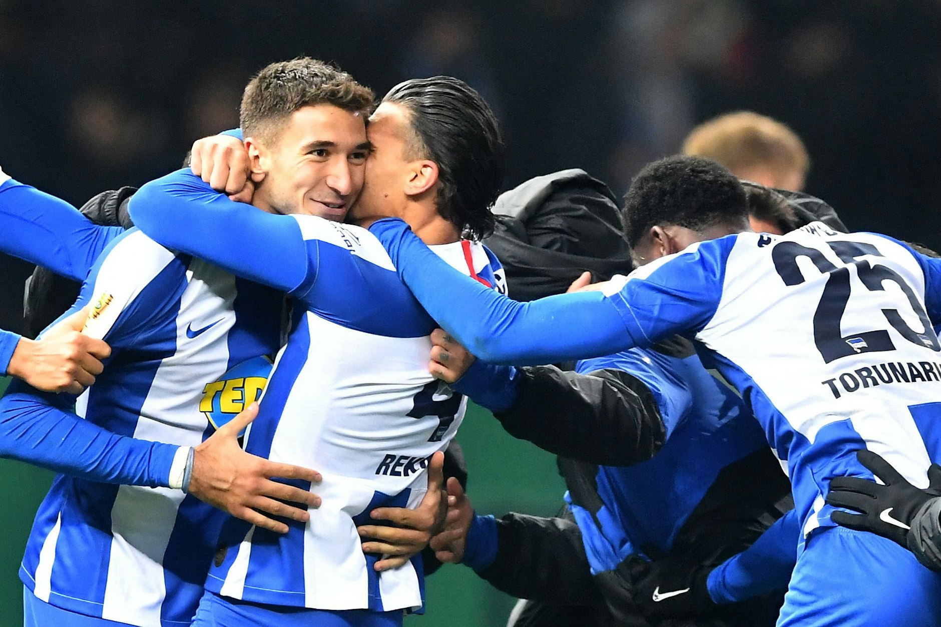 Marko Grujic (l.) verwandelte 2019 den entscheiden Elfer gegen Dresden. Dynamos Trainer war damals der heutige Hertha-Coach Cristian Fiel.