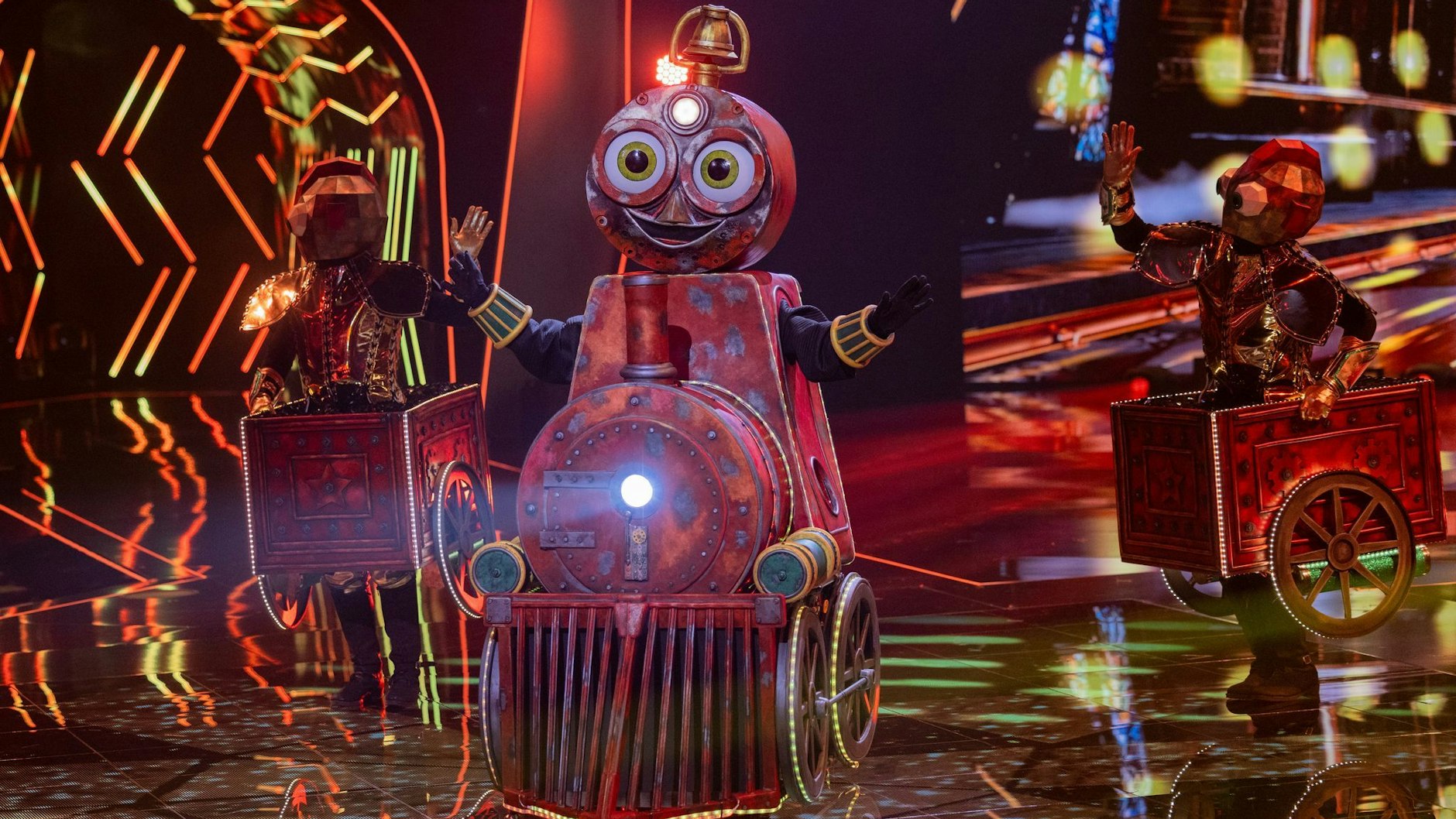 Wer leiht wohl der Lokomotive bei Masked Singer die Stimme? Bis das enthüllt wird, könnte es noch einen Moment dauern.