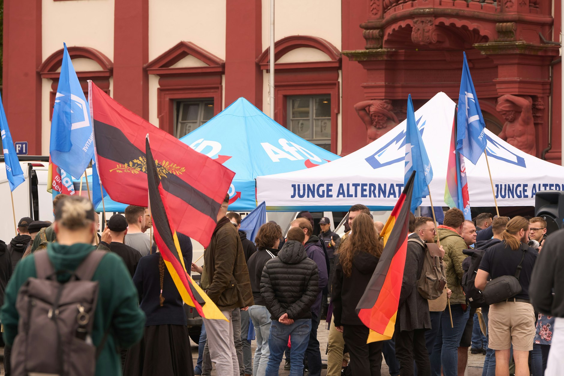 Anhänger der Jungen Alternative bei einer Demonstration. (Archivbild)