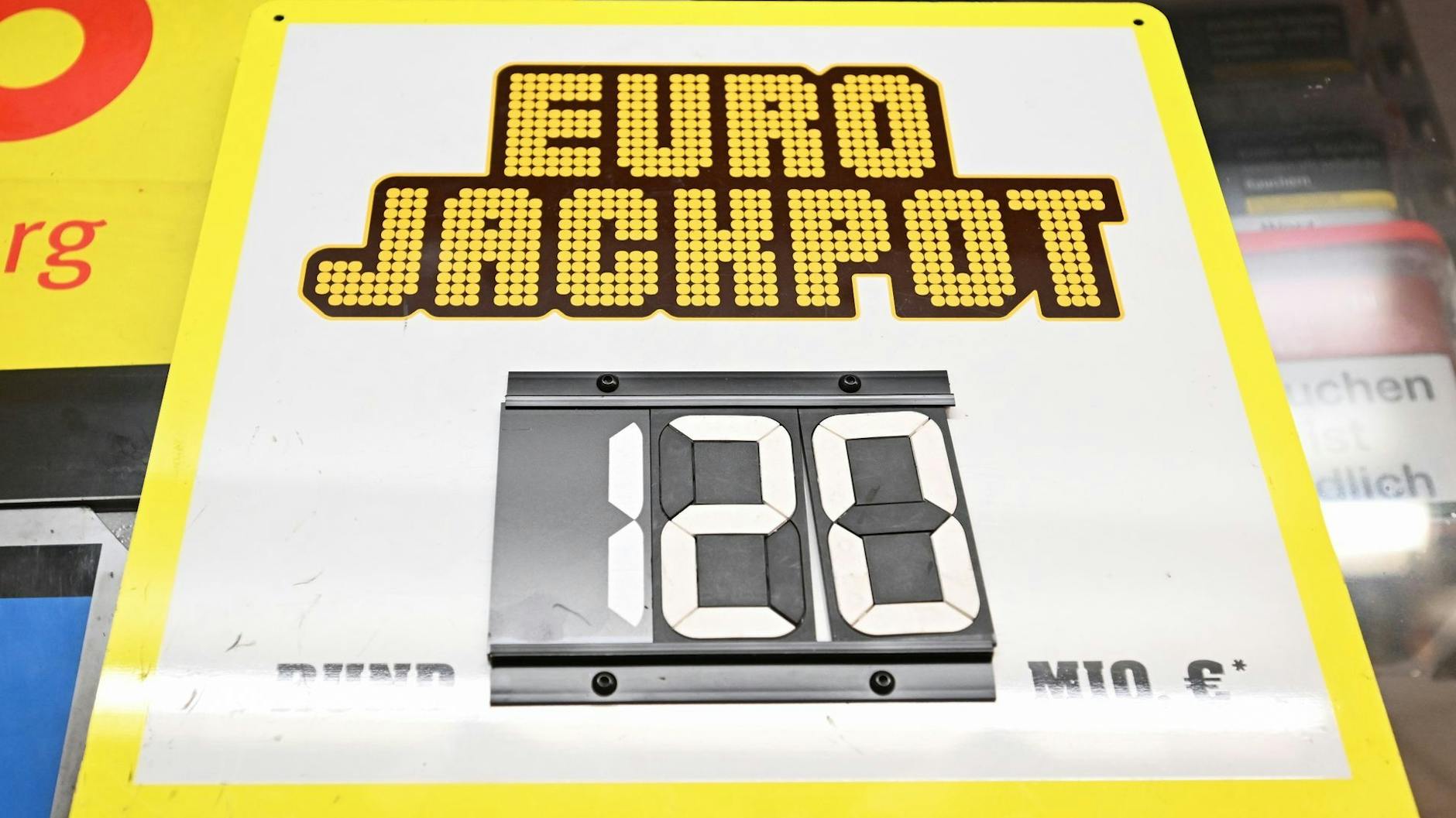 Seit Wochen hoffen Spieler in ganz Europa beim Eurojackpot auf die maximale Gewinnsumme von 120 Millionen Euro.