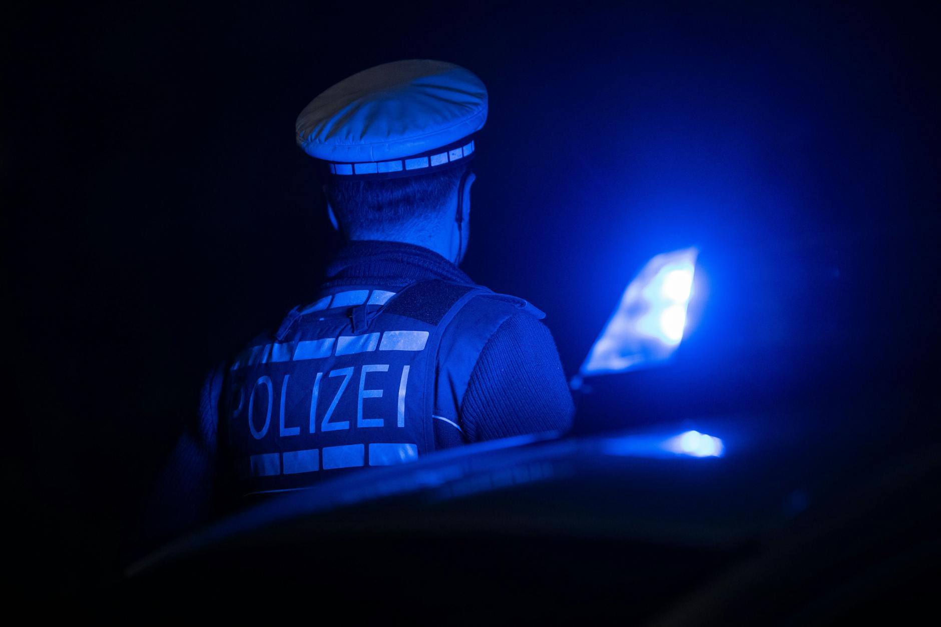 Mehr als 500 Polizisten sind laut Berichten an der Razzia seit dem frühen Morgen beteiligt.