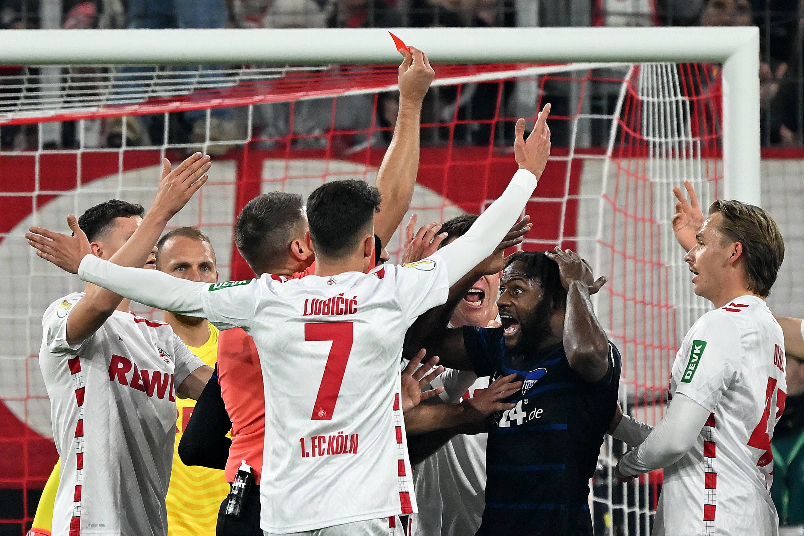 Pokaldrama! Blut, Rot, Kampf, Elfmeter, Hertha BSC fliegt in Köln raus