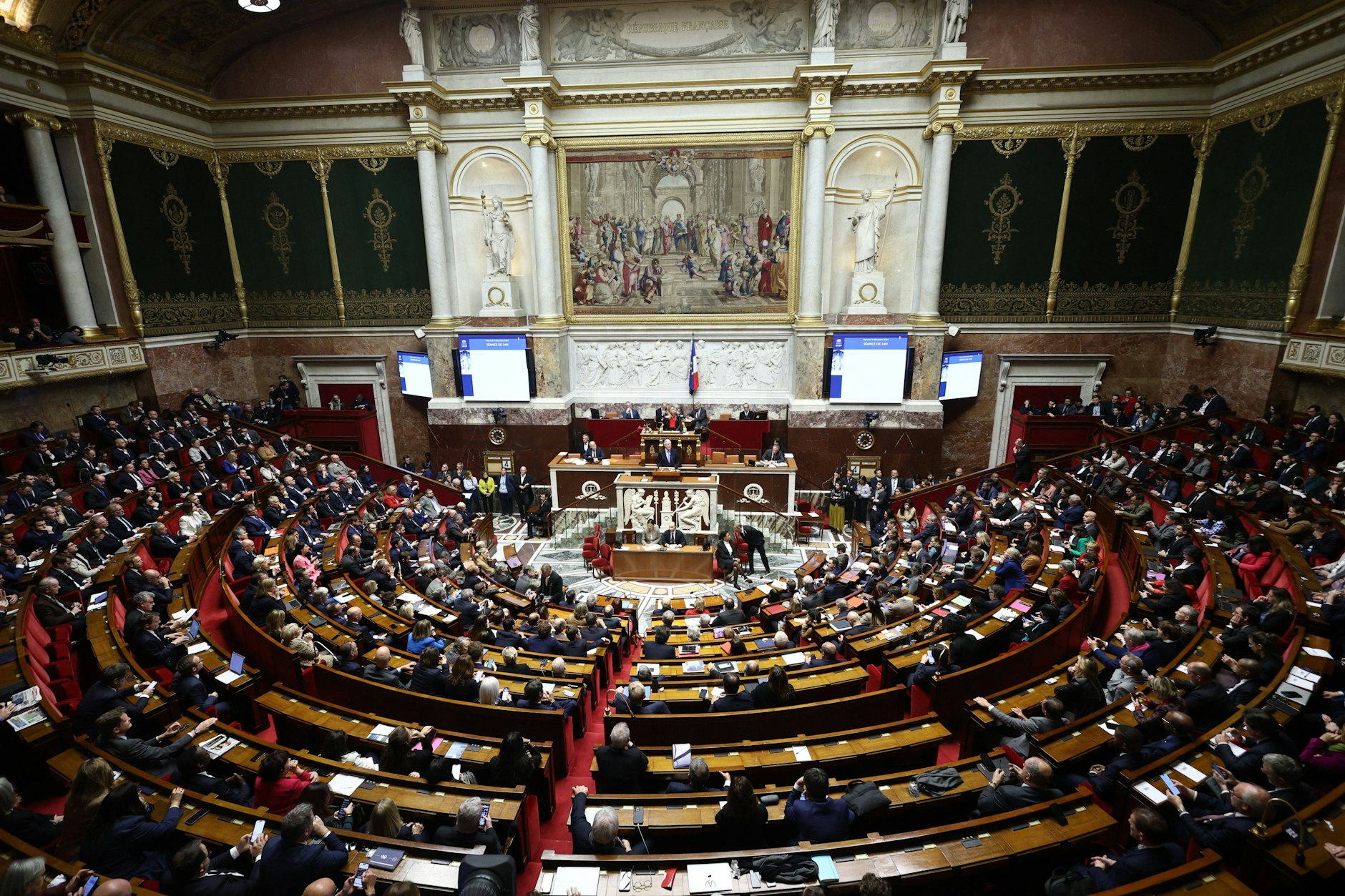 Ein Misstrauensantrag der Linken in der französischen Nationalversammlung führte zum Sturz von Premierminister Michel Barnier.