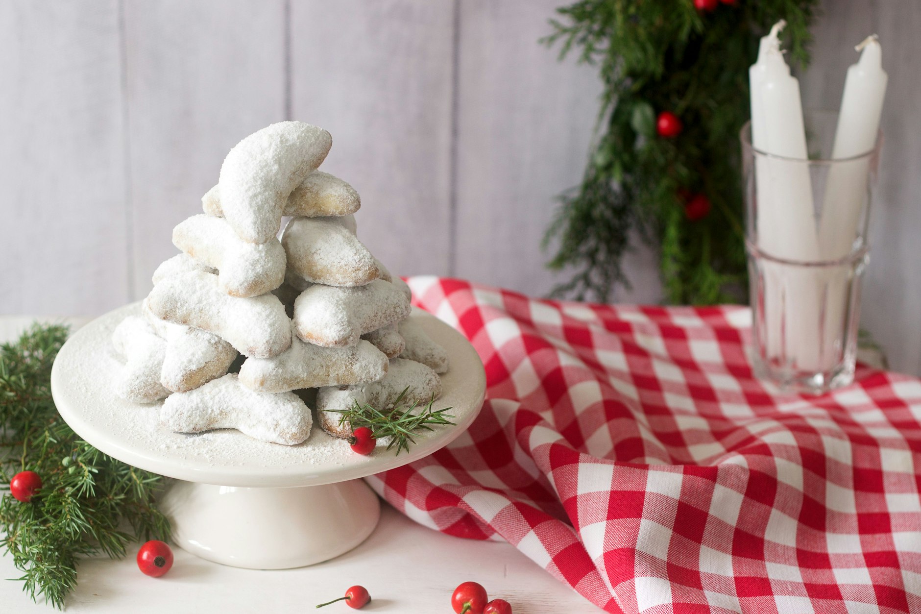 Mit der feinen Puderzucker-Schicht sehen die Vanillekipferl richtig edel aus.