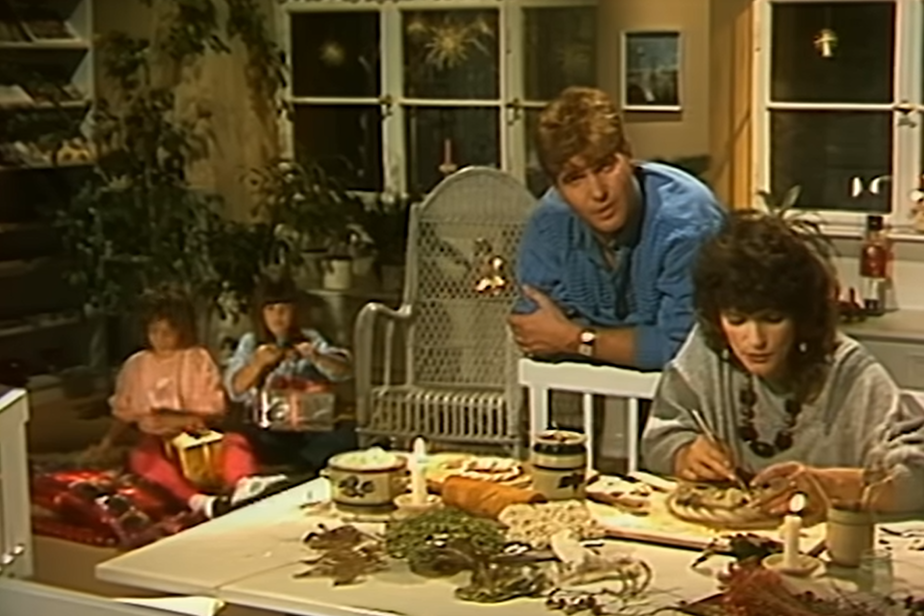 Weihnachten in Familie gehört für viele noch heute zum Fest - Frank Schöbel, Aurora Lacasa und den gemeinsamen Töchtern Dominique und Odette gelang damit ein echter Hit.