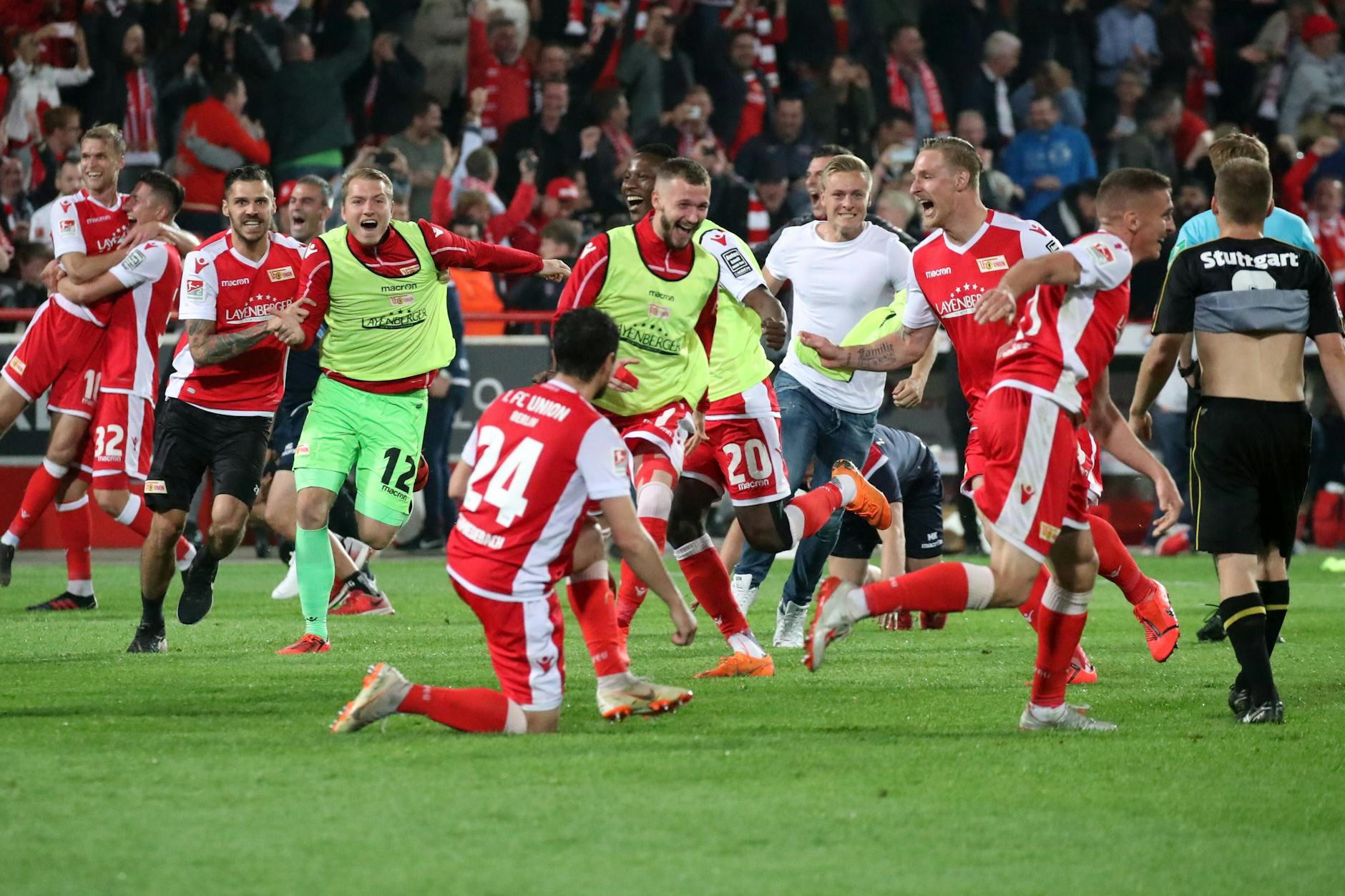 Grenzenloser Jubel: die Spieler des 1. FC Union Berlin nach dem Abpfiff des Relegationsspiels gegen Stuttgart 2019. Am Freitagabend kommt es zur Wiederauflage des Duells von damals.