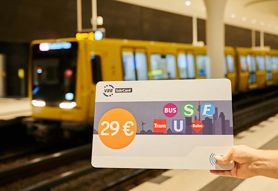 Bei der er BVG ist jetzt Schluss mit dem Verkauf des 29-Euro-Tickets.