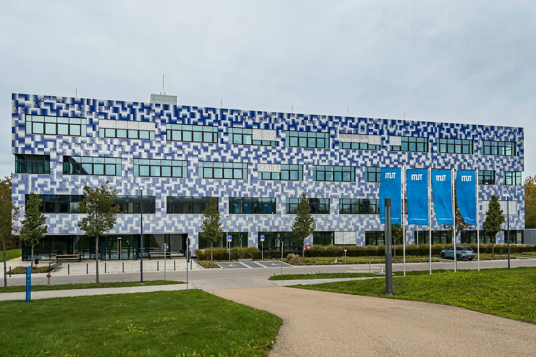 Forschungszentrum Garching der Technischen Universität München – sie gilt als die beste Universität Deutschlands. Im aktuellen QS World University Ranking 2024 belegt die TUM weltweit den 37. Platz.