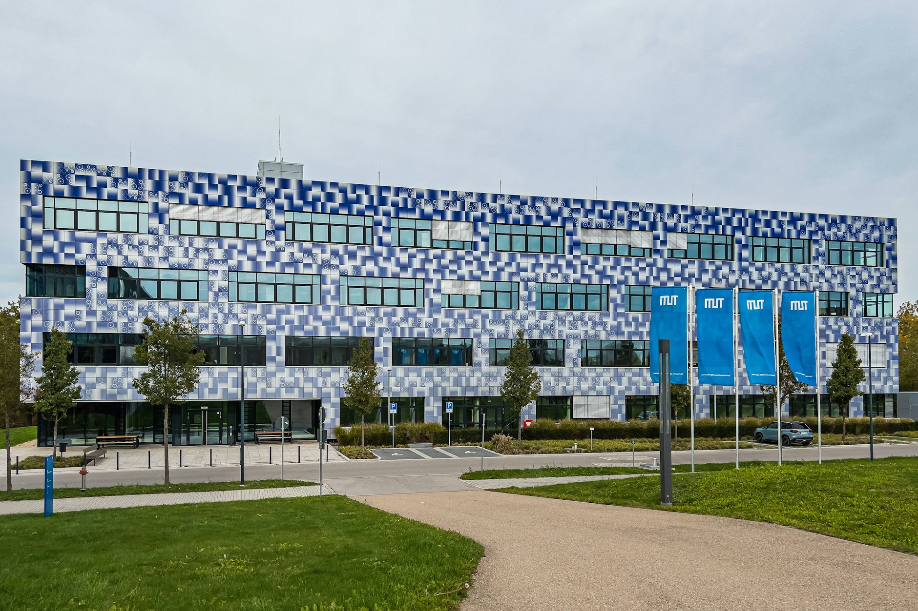 Forschungszentrum Garching der Technischen Universität München – sie gilt als die beste Universität Deutschlands. Im aktuellen QS World University Ranking 2024 belegt die TUM weltweit den 37. Platz.